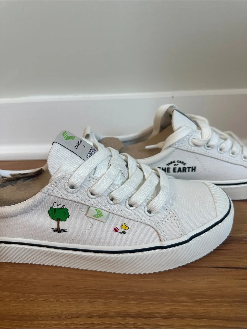 Cariuma Kids White Canvas Low-Top Sneakers